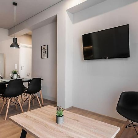 Piraeus Deluxe 2Bdr Apt - Near Metro And Port ภายนอก รูปภาพ