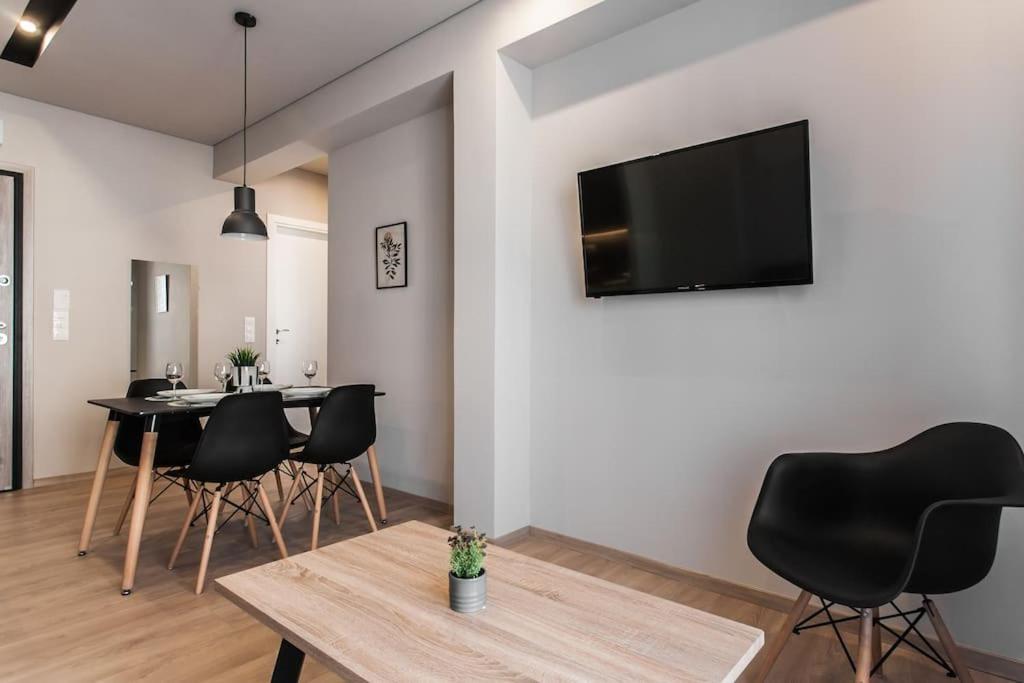 Piraeus Deluxe 2Bdr Apt - Near Metro And Port ภายนอก รูปภาพ