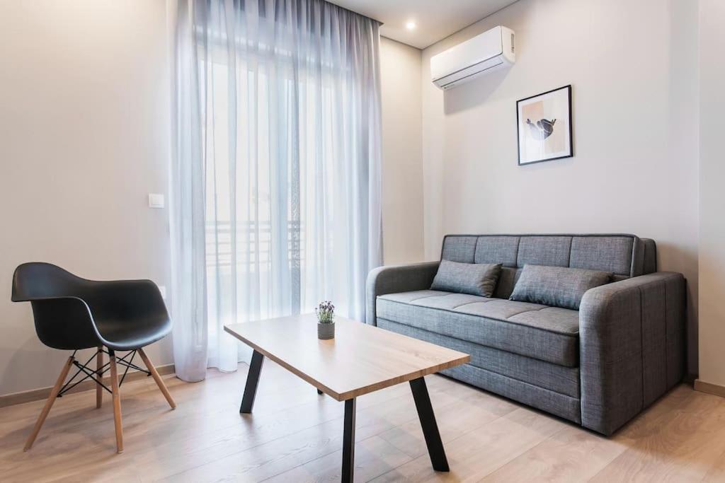 Piraeus Deluxe 2Bdr Apt - Near Metro And Port ภายนอก รูปภาพ