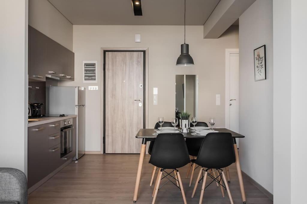 Piraeus Deluxe 2Bdr Apt - Near Metro And Port ภายนอก รูปภาพ