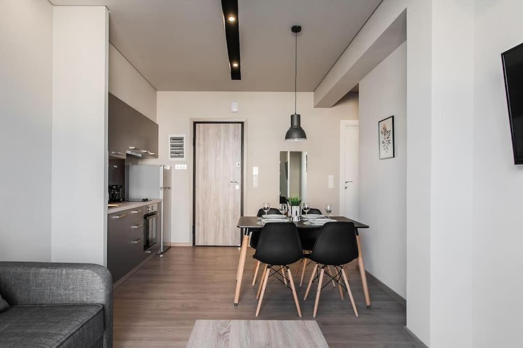 Piraeus Deluxe 2Bdr Apt - Near Metro And Port ภายนอก รูปภาพ
